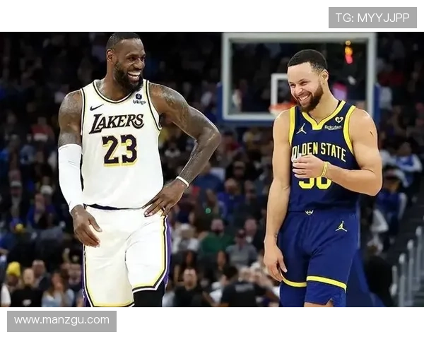 NBA最新动态：詹姆斯赛季前瞻揭晓 勇士全新阵容引发热议